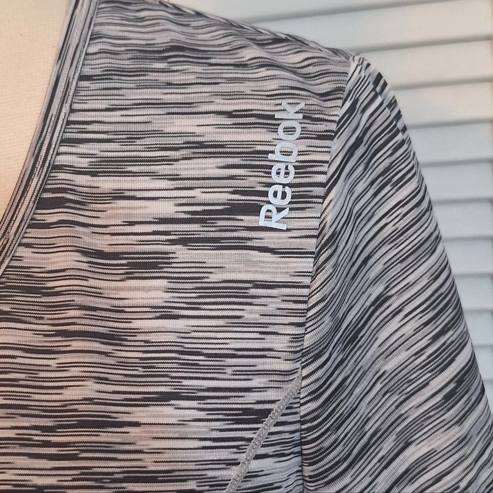 Reebok Shadow Stripe Athletic Top LG *D4 - Picture 2 of 6